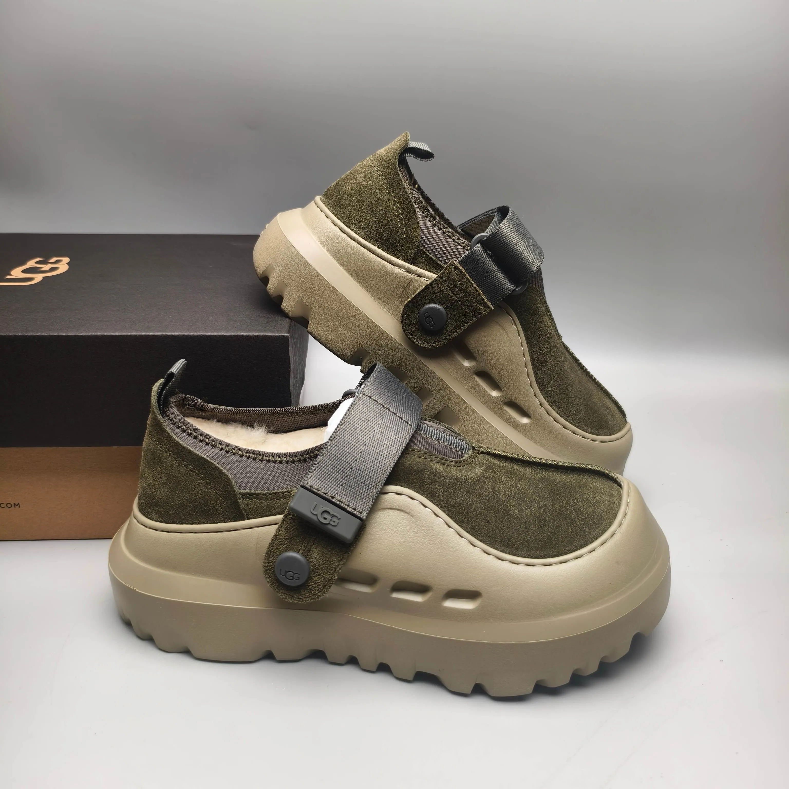 💰560 UGG sheepskin all-in-one snow boots 7550 one-legged casual men's and women's shoes Color: Maroon Black Green Matching sizes: 35-45